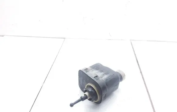 Opel Astra F Headlight level adjustment motor 