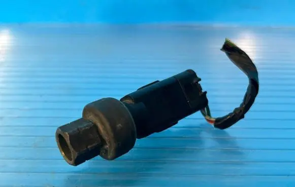 Peugeot 307 Air conditioning (A/C) pressure sensor 52CP1002