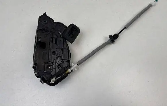 Skoda Rapid (NH) Front door lock 5TB837015