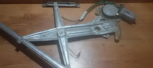 Suzuki Ignis Front door window regulator with motor 