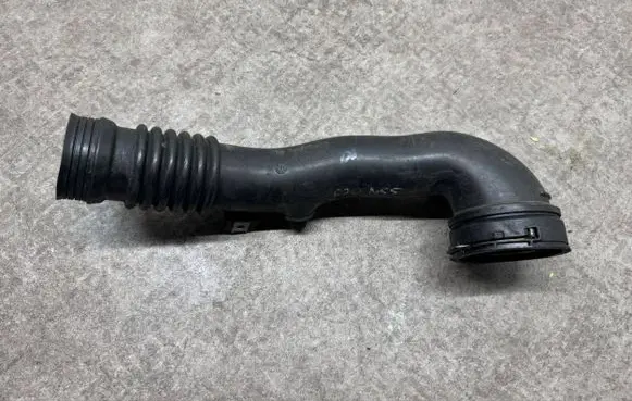 BMW 5 F10 F11 Intercooler hose/pipe 2355761