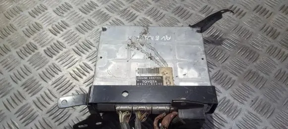 Toyota Avensis T220 Engine control unit/module 8966105690 89661-05690