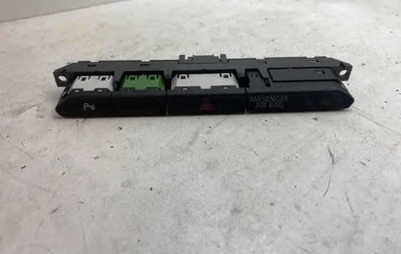 Volkswagen PASSAT B8 Hazard light switch 3G0927132A