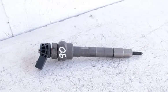 BMW 5 F10 F11 Fuel injector 7810702 045110616