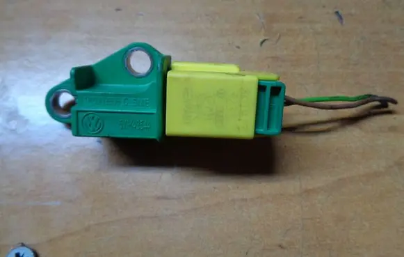 Audi A4 S4 B8 8K Airbag deployment crash/impact sensor 1K0909606C