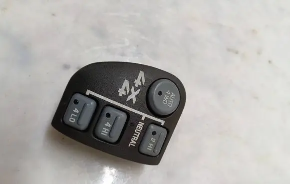 Chevrolet Blazer Other switches/knobs/shifts 15708958 551110 2B14A