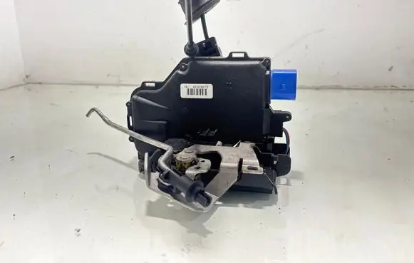 Audi A8 S8 D3 4E Rear door lock 4E0839016