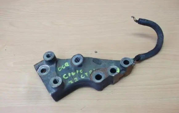Honda Civic Engine mounting bracket
