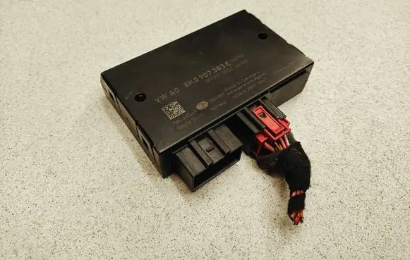 Audi A4 S4 B8 8K Tow bar trailer control unit/module 8K0907383E 1A001001