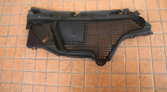 Mercedes-Benz E W210 Wiper trim A2108301513