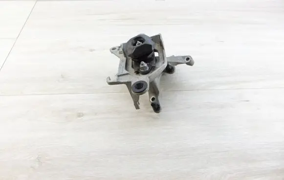 Renault Megane IV Gearbox mounting bracket 112221641R