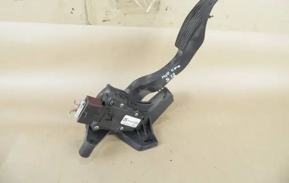 Opel Meriva A Accelerator throttle pedal 6PV00811002 93335443