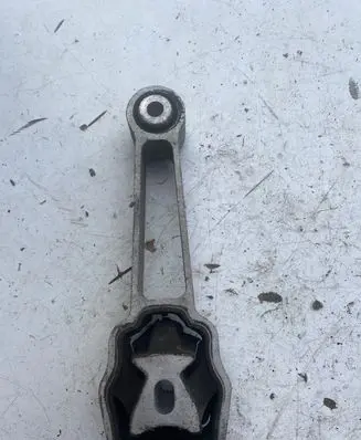 Engine mount bracket