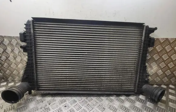 Volkswagen Touran I Intercooler radiator 1K0145803