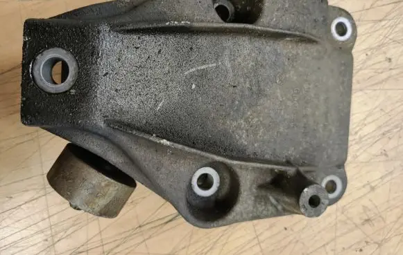BMW 5 F10 F11 Engine mounting bracket 2211677762304