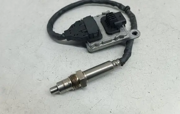 Mercedes-Benz E W213 Lambda probe sensor A0009058011 SNS1005A 0009058011