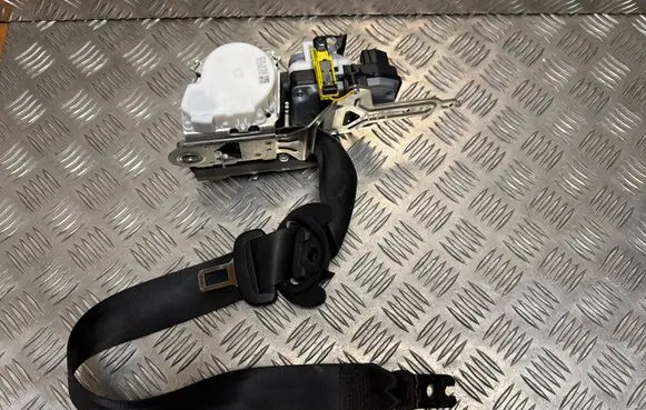 Volkswagen Golf VII Front seatbelt 34172624B 010R0000