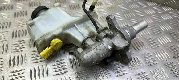 Master brake cylinder
