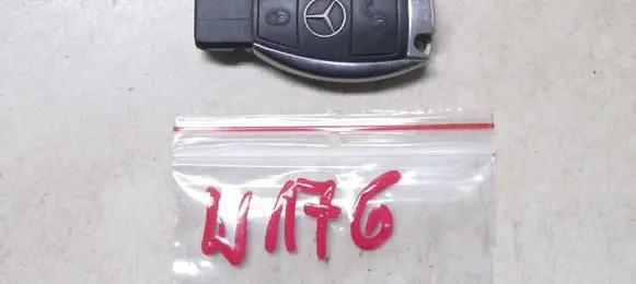 Mercedes-Benz A W176 Ignition key/card 