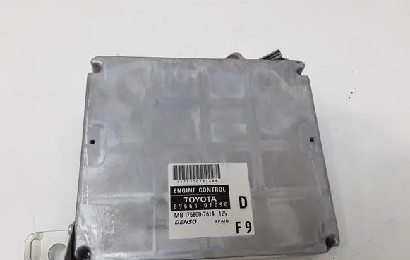 Toyota Corolla Verso AR10 Engine control unit/module 896610F090