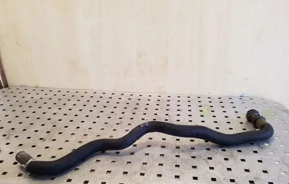 Engine coolant pipe/hose