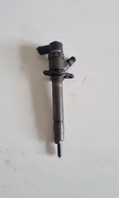 Volvo S60 Fuel injector 8658352