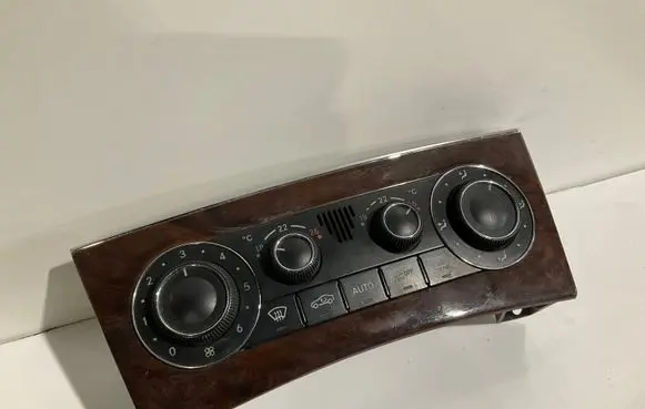 Mercedes-Benz C W203 Climate control unit A2038301785 9140010525 E127242