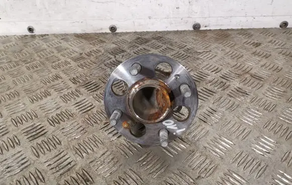 Hyundai i10 Rear wheel hub 527501G