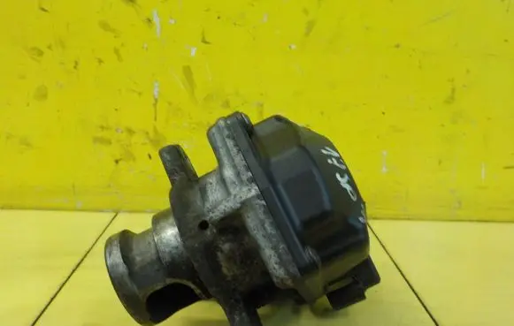 Mercedes-Benz Vito Viano W447 EGR thermostat A6220103500