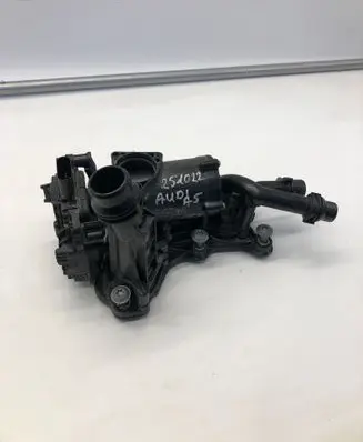 Audi A5 Thermostat/thermostat housing 05l121111j
