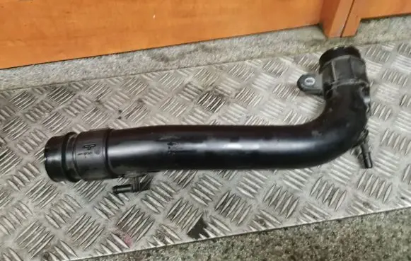 Ford Focus Air intake hose/pipe CV616C784AE