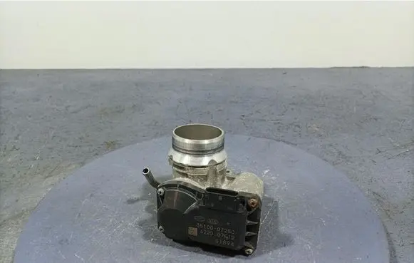Hyundai i30 Throttle body valve 35100-07250