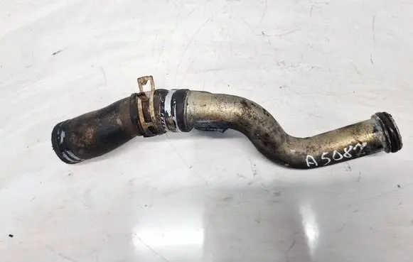 Engine coolant pipe/hose