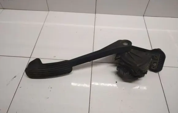 Volvo XC70 Accelerator throttle pedal 9496822