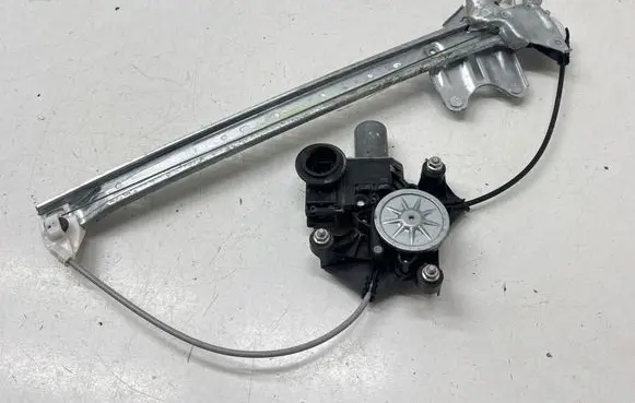 Toyota Highlander XU70 Front door window regulator with motor 857100E100 062020612