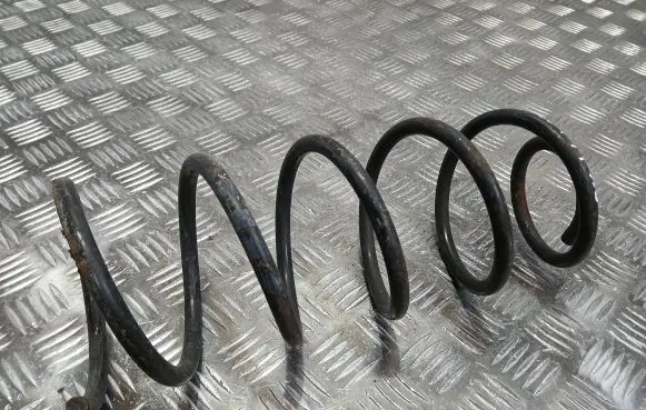 Volkswagen Golf V Front coil spring