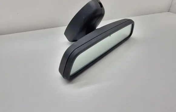 Rear view mirror (interior)