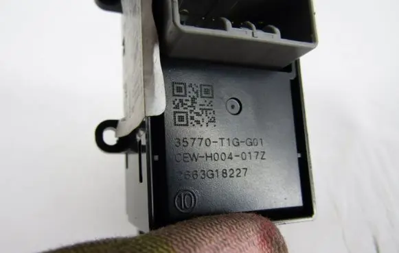 Honda CR-V Electric window control switch 35770t1gg01
