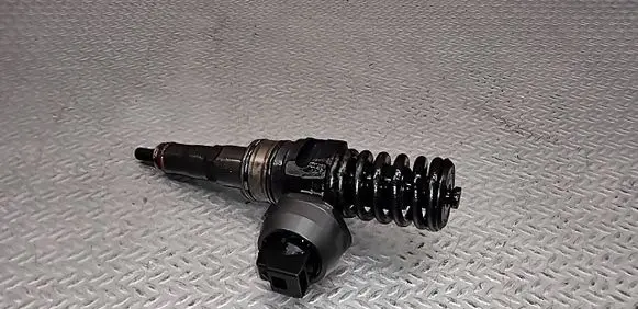 Volkswagen Touran I Fuel injector 038130073AG