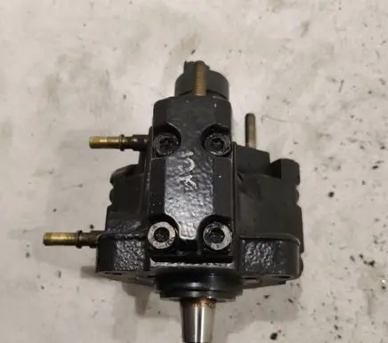 Renault Scenic I Fuel injection high pressure pump 7700111010