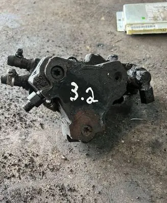 Mercedes-Benz E W211 Fuel injection high pressure pump A6480700001 0445010078 055042