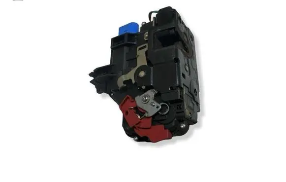 Volkswagen Golf Plus Front door lock 3D1837015