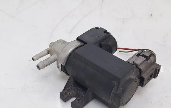 Audi A4 S4 B6 8E 8H Turbo solenoid valve 8E0906627C