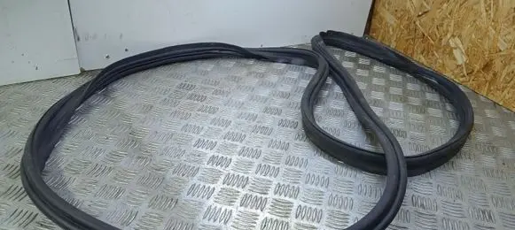 Mercedes-Benz E W213 Trunk rubber seal (body) A2137400078