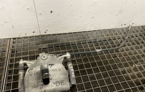 Volkswagen Jetta VII Front brake caliper 5QM615123 YFM15