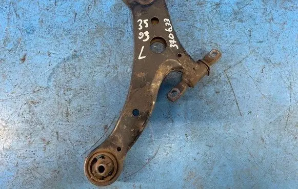 Toyota Camry Front lower control arm/wishbone 4806906150