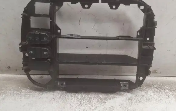 Radio/GPS head unit trim
