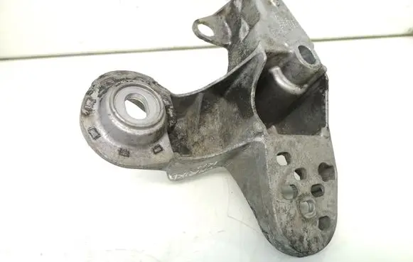 Volkswagen PASSAT B5 Engine mounting bracket 4B0199351A