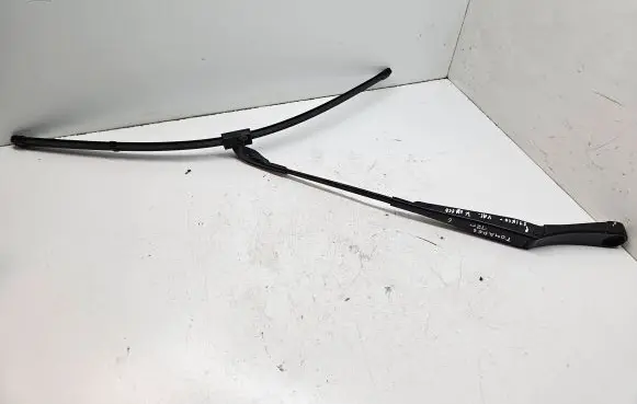 Volkswagen Touareg II Front wiper blade arm 7P0955409B
