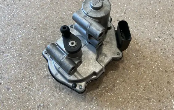 Audi Q7 4L Intake manifold valve actuator/motor 059129086L